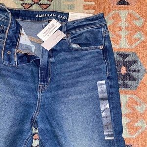 American Eagle Mom Jeans. Size 8 Stretch